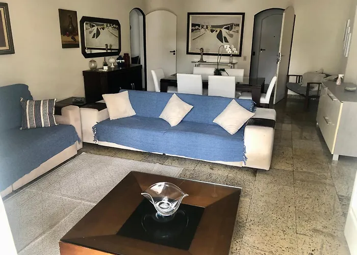 Amplo apartamento, moderno, ventilado, impecável. Guarujá